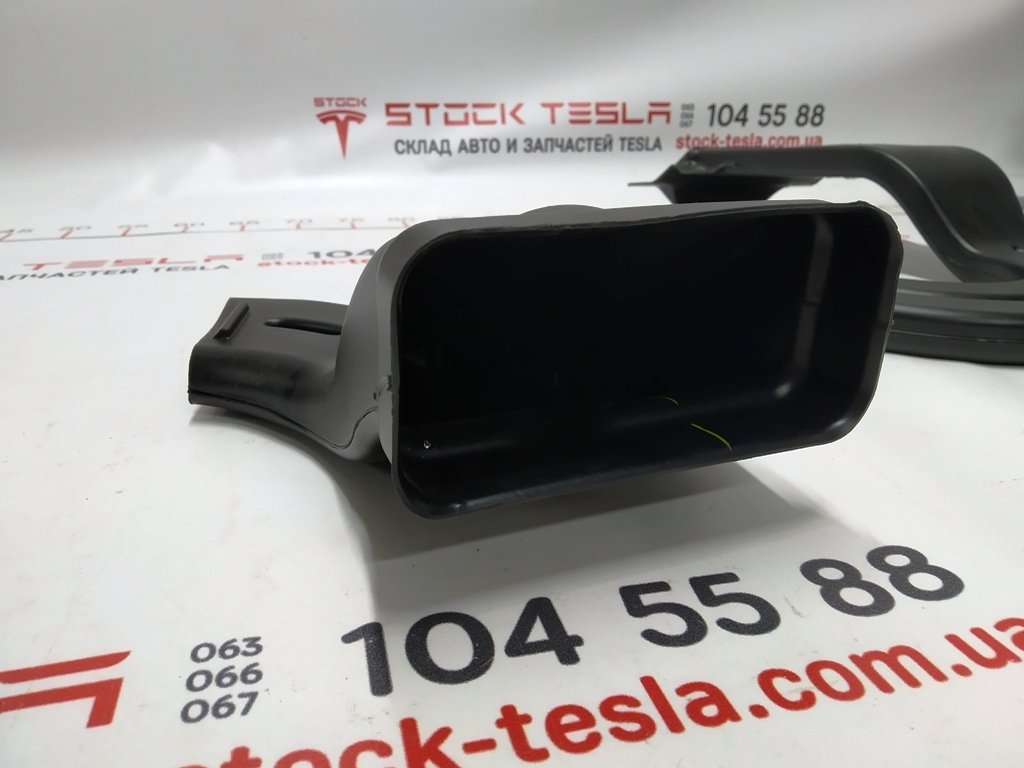 1 1092163-00-A Kanał klimatyzacji 2. rząd siedzeń Tesla model 3 1092163-00-A